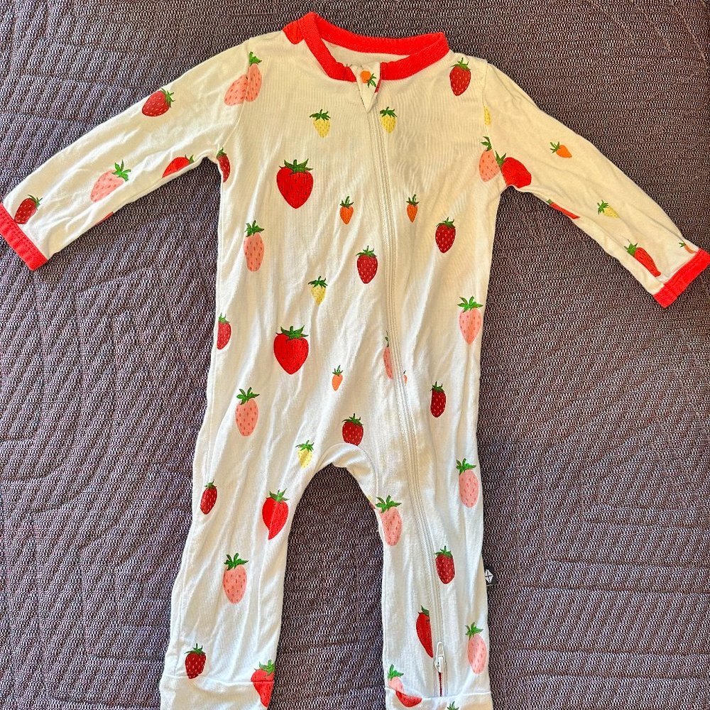 Kyte Baby Footless Zippered Romper in Strawberry 3-6 months (NWOT)